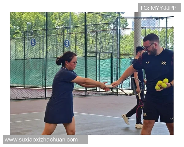广州网球队的默契配合揭秘网球巨献背后的团队精神与训练故事